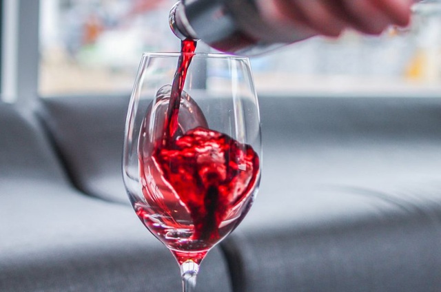 Lợi ích đặc biệt của rượu vang đỏ: Uống 1 ly tương đương 1 giờ tập gym