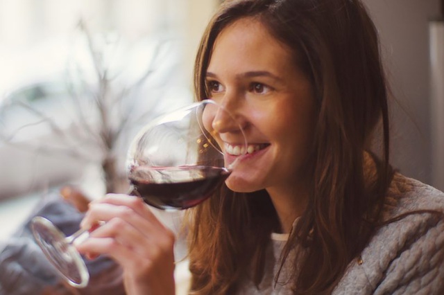 Hợp chất trong rượu vang đỏ có thể điều trị chứng lo âu và trầm cảm