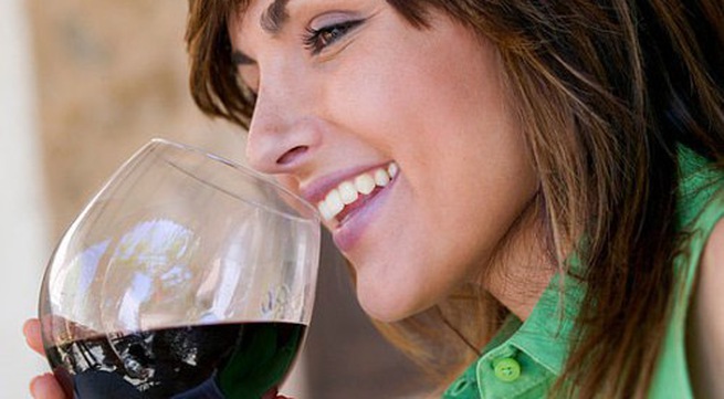 7 lý do nên uống một ly rượu vang mỗi ngày